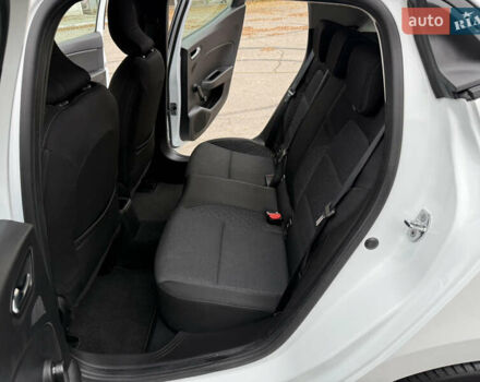 Белый Рено Клио, объемом двигателя 1.6 л и пробегом 167 тыс. км за 15399 $, фото 67 на Automoto.ua