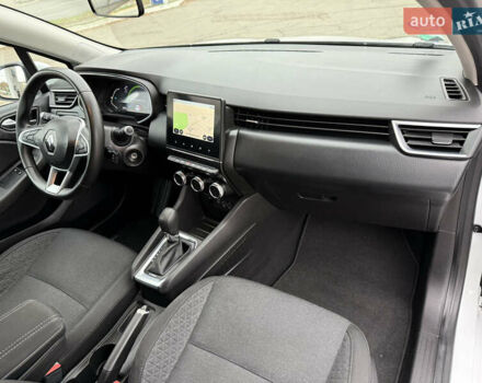 Белый Рено Клио, объемом двигателя 1.6 л и пробегом 167 тыс. км за 15399 $, фото 2 на Automoto.ua