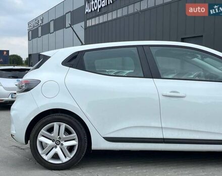 Белый Рено Клио, объемом двигателя 1.6 л и пробегом 8 тыс. км за 19990 $, фото 6 на Automoto.ua