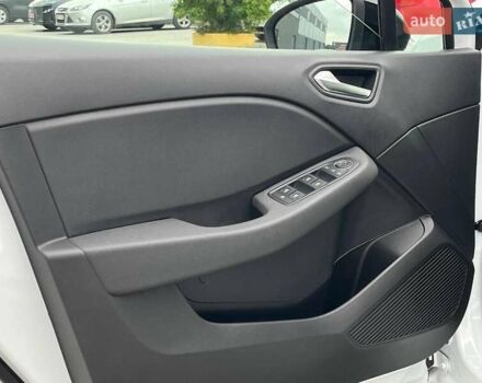 Белый Рено Клио, объемом двигателя 1.6 л и пробегом 8 тыс. км за 19990 $, фото 15 на Automoto.ua