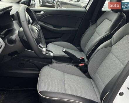 Белый Рено Клио, объемом двигателя 1.6 л и пробегом 8 тыс. км за 19990 $, фото 13 на Automoto.ua