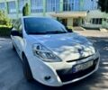 Белый Рено Клио, объемом двигателя 1.5 л и пробегом 280 тыс. км за 4400 $, фото 1 на Automoto.ua