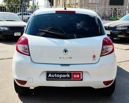 Белый Рено Клио, объемом двигателя 1.5 л и пробегом 194 тыс. км за 4990 $, фото 5 на Automoto.ua