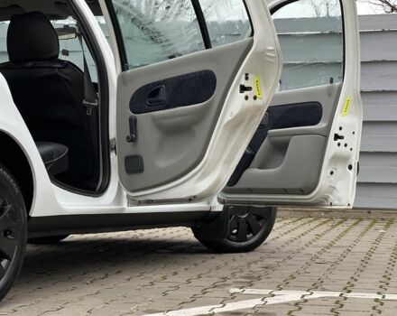 Белый Рено Клио, объемом двигателя 1.4 л и пробегом 346 тыс. км за 2450 $, фото 10 на Automoto.ua