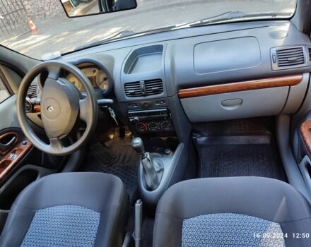 Белый Рено Клио, объемом двигателя 1.4 л и пробегом 176 тыс. км за 2800 $, фото 6 на Automoto.ua