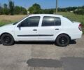 Белый Рено Клио, объемом двигателя 1.4 л и пробегом 220 тыс. км за 3300 $, фото 4 на Automoto.ua