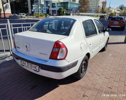 Белый Рено Клио, объемом двигателя 1.4 л и пробегом 176 тыс. км за 2800 $, фото 5 на Automoto.ua