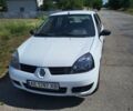 Белый Рено Клио, объемом двигателя 1.4 л и пробегом 220 тыс. км за 3300 $, фото 1 на Automoto.ua