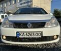 Белый Рено Клио, объемом двигателя 1.4 л и пробегом 241 тыс. км за 3800 $, фото 2 на Automoto.ua