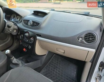 Білий Рено Кліо, об'ємом двигуна 1.46 л та пробігом 198 тис. км за 5500 $, фото 16 на Automoto.ua