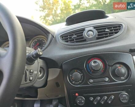 Білий Рено Кліо, об'ємом двигуна 1.46 л та пробігом 198 тис. км за 5500 $, фото 13 на Automoto.ua