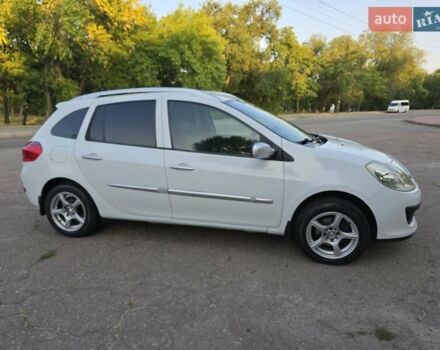 Білий Рено Кліо, об'ємом двигуна 1.46 л та пробігом 195 тис. км за 5500 $, фото 1 на Automoto.ua