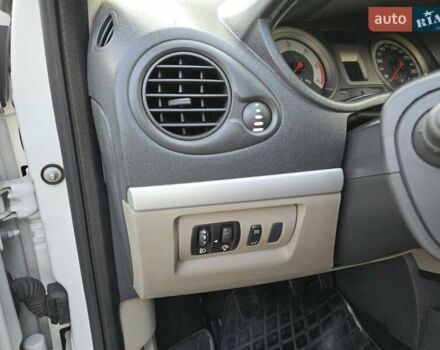 Білий Рено Кліо, об'ємом двигуна 1.46 л та пробігом 195 тис. км за 5500 $, фото 33 на Automoto.ua