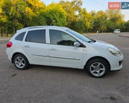 Білий Рено Кліо, об'ємом двигуна 1.46 л та пробігом 198 тис. км за 5500 $, фото 5 на Automoto.ua