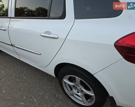 Білий Рено Кліо, об'ємом двигуна 1.46 л та пробігом 195 тис. км за 5500 $, фото 13 на Automoto.ua