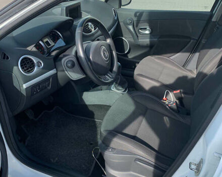 Білий Рено Кліо, об'ємом двигуна 1.15 л та пробігом 155 тис. км за 5200 $, фото 20 на Automoto.ua