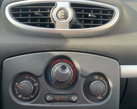 Білий Рено Кліо, об'ємом двигуна 1.15 л та пробігом 155 тис. км за 5200 $, фото 14 на Automoto.ua