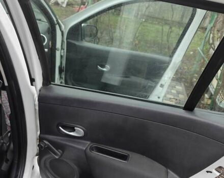 Білий Рено Кліо, об'ємом двигуна 1.46 л та пробігом 240 тис. км за 5300 $, фото 17 на Automoto.ua