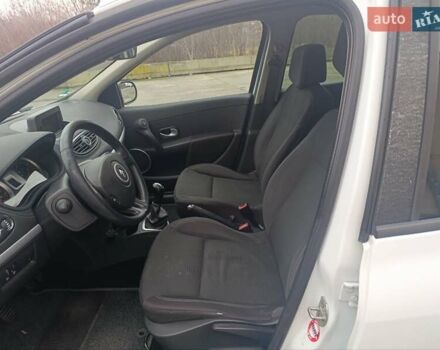 Белый Рено Клио, объемом двигателя 1.2 л и пробегом 252 тыс. км за 4650 $, фото 11 на Automoto.ua