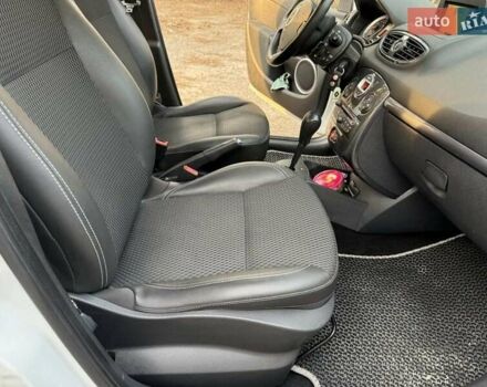 Рено Кліо 2011 у Львові на Automoto.ua Білий Рено Кліо, об'ємом двигуна 1.6 л та пробігом 300 тис. км за 5700 $, фото 15 на Automoto.ua