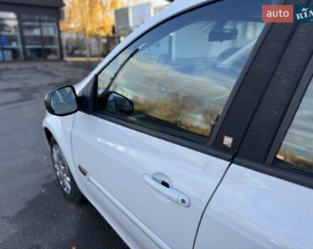 Белый Рено Клио, объемом двигателя 1.2 л и пробегом 206 тыс. км за 6400 $, фото 49 на Automoto.ua