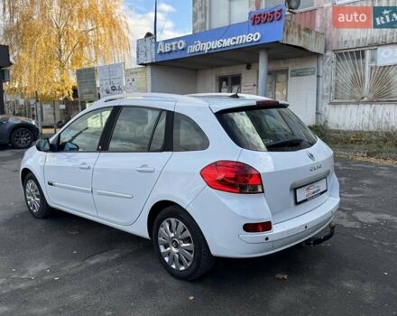 Белый Рено Клио, объемом двигателя 1.2 л и пробегом 206 тыс. км за 6400 $, фото 4 на Automoto.ua