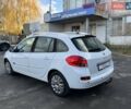 Белый Рено Клио, объемом двигателя 1.2 л и пробегом 206 тыс. км за 6400 $, фото 4 на Automoto.ua