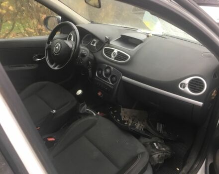 Белый Рено Клио, объемом двигателя 1.5 л и пробегом 300 тыс. км за 3500 $, фото 4 на Automoto.ua