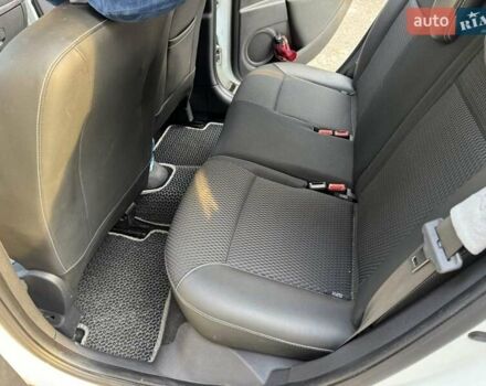 Рено Кліо 2011 у Львові на Automoto.ua Білий Рено Кліо, об'ємом двигуна 1.6 л та пробігом 300 тис. км за 5700 $, фото 3 на Automoto.ua