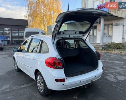 Белый Рено Клио, объемом двигателя 1.2 л и пробегом 206 тыс. км за 6400 $, фото 19 на Automoto.ua