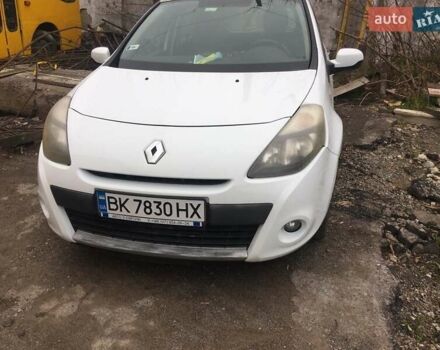 Белый Рено Клио, объемом двигателя 1.5 л и пробегом 300 тыс. км за 3500 $, фото 7 на Automoto.ua
