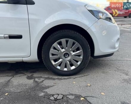 Белый Рено Клио, объемом двигателя 1.2 л и пробегом 206 тыс. км за 6400 $, фото 16 на Automoto.ua