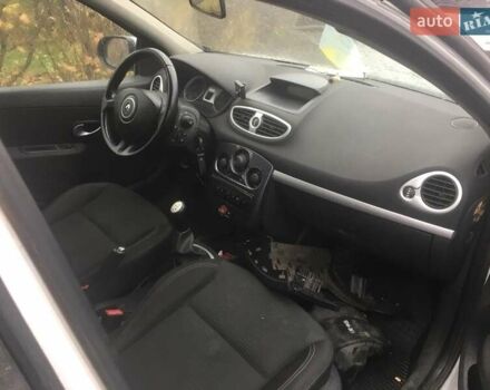 Белый Рено Клио, объемом двигателя 1.5 л и пробегом 300 тыс. км за 3500 $, фото 2 на Automoto.ua