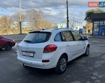 Белый Рено Клио, объемом двигателя 1.2 л и пробегом 206 тыс. км за 6400 $, фото 3 на Automoto.ua