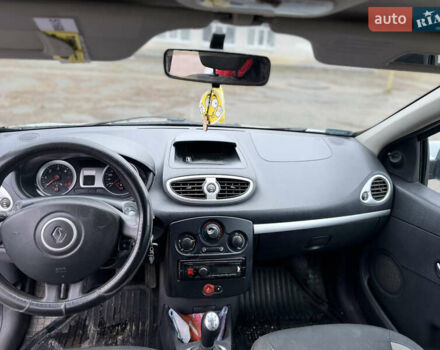 Белый Рено Клио, объемом двигателя 1.46 л и пробегом 290 тыс. км за 4999 $, фото 16 на Automoto.ua