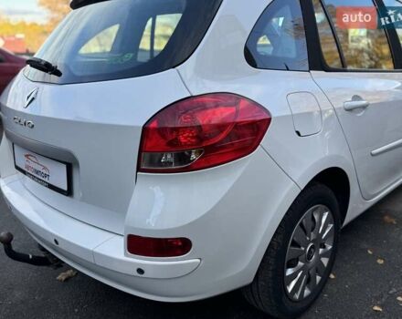 Белый Рено Клио, объемом двигателя 1.2 л и пробегом 206 тыс. км за 6400 $, фото 14 на Automoto.ua
