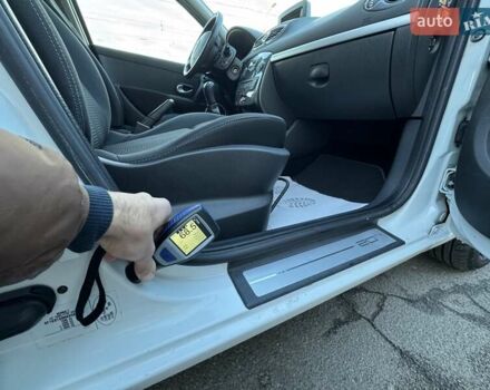 Белый Рено Клио, объемом двигателя 1.2 л и пробегом 206 тыс. км за 6400 $, фото 87 на Automoto.ua
