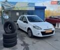 Белый Рено Клио, объемом двигателя 1.2 л и пробегом 206 тыс. км за 6400 $, фото 1 на Automoto.ua