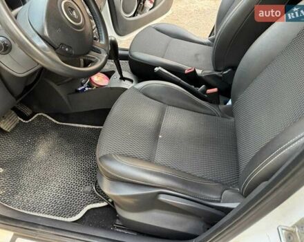 Рено Кліо 2011 у Львові на Automoto.ua Білий Рено Кліо, об'ємом двигуна 1.6 л та пробігом 300 тис. км за 5700 $, фото 5 на Automoto.ua