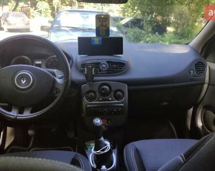 Белый Рено Клио, объемом двигателя 1.5 л и пробегом 185 тыс. км за 5600 $, фото 8 на Automoto.ua