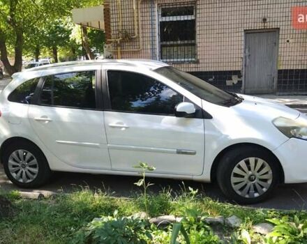 Белый Рено Клио, объемом двигателя 1.5 л и пробегом 185 тыс. км за 5600 $, фото 2 на Automoto.ua