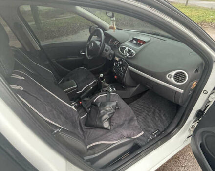 Белый Рено Клио, объемом двигателя 1.46 л и пробегом 285 тыс. км за 4850 $, фото 17 на Automoto.ua