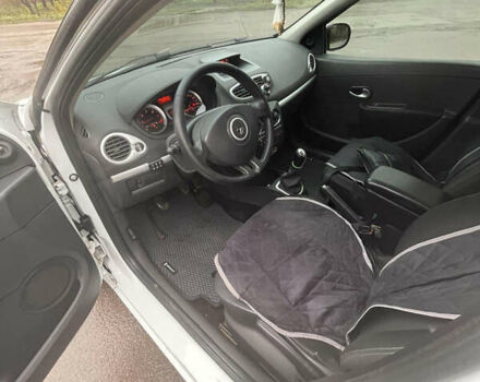 Белый Рено Клио, объемом двигателя 1.46 л и пробегом 285 тыс. км за 4850 $, фото 16 на Automoto.ua