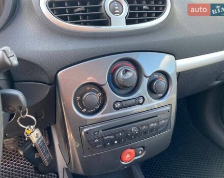 Белый Рено Клио, объемом двигателя 1.46 л и пробегом 236 тыс. км за 5300 $, фото 14 на Automoto.ua