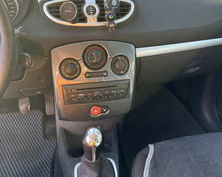 Рено Кліо 2012 у Конотопе на Automoto.ua Білий Рено Кліо, об'ємом двигуна 1.46 л та пробігом 339 тис. км за 5300 $, фото 24 на Automoto.ua