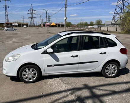 Белый Рено Клио, объемом двигателя 1.2 л и пробегом 150 тыс. км за 6799 $, фото 2 на Automoto.ua