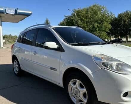 Белый Рено Клио, объемом двигателя 1.5 л и пробегом 339 тыс. км за 5100 $, фото 2 на Automoto.ua