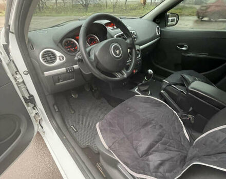 Белый Рено Клио, объемом двигателя 1.46 л и пробегом 285 тыс. км за 4850 $, фото 15 на Automoto.ua