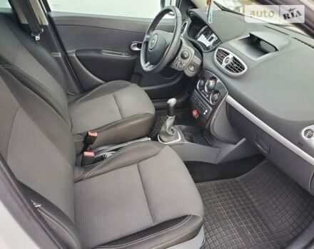 Белый Рено Клио, объемом двигателя 1.46 л и пробегом 148 тыс. км за 6500 $, фото 12 на Automoto.ua