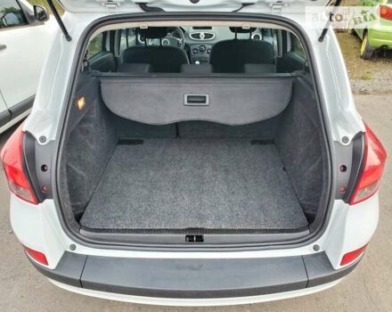 Белый Рено Клио, объемом двигателя 1.46 л и пробегом 148 тыс. км за 6500 $, фото 16 на Automoto.ua